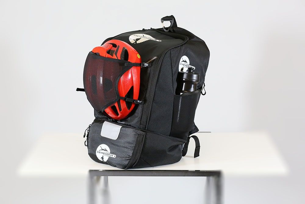 Стартовый рюкзак SWIMBIKERUN имеет множество карманов и отсеков для хранения